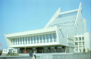 От типового проекта к символу эпохи. Как омичи построили свой «космический» музыкальный театр